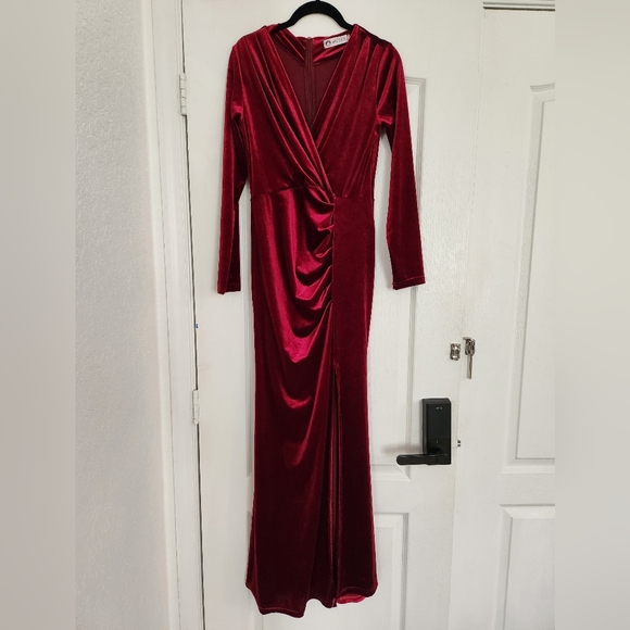 Elegant Burgundy Velvet Evening Gown - Picture 3 of 4